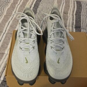 Nike Mens Light Gray and Olive Knit Running Sneakers